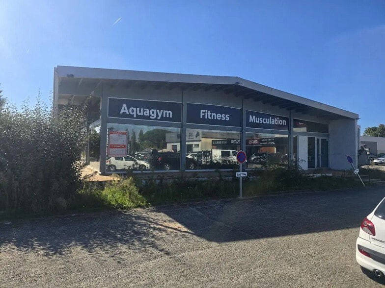 Local commercial dans Saint-Médard-en-Jalles à louer - Photo de l’immeuble – Image 2 sur 3