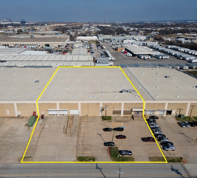 2205-2215 E Pioneer Dr, Irving, TX à louer - Photo de l’immeuble – Image 3 sur 16