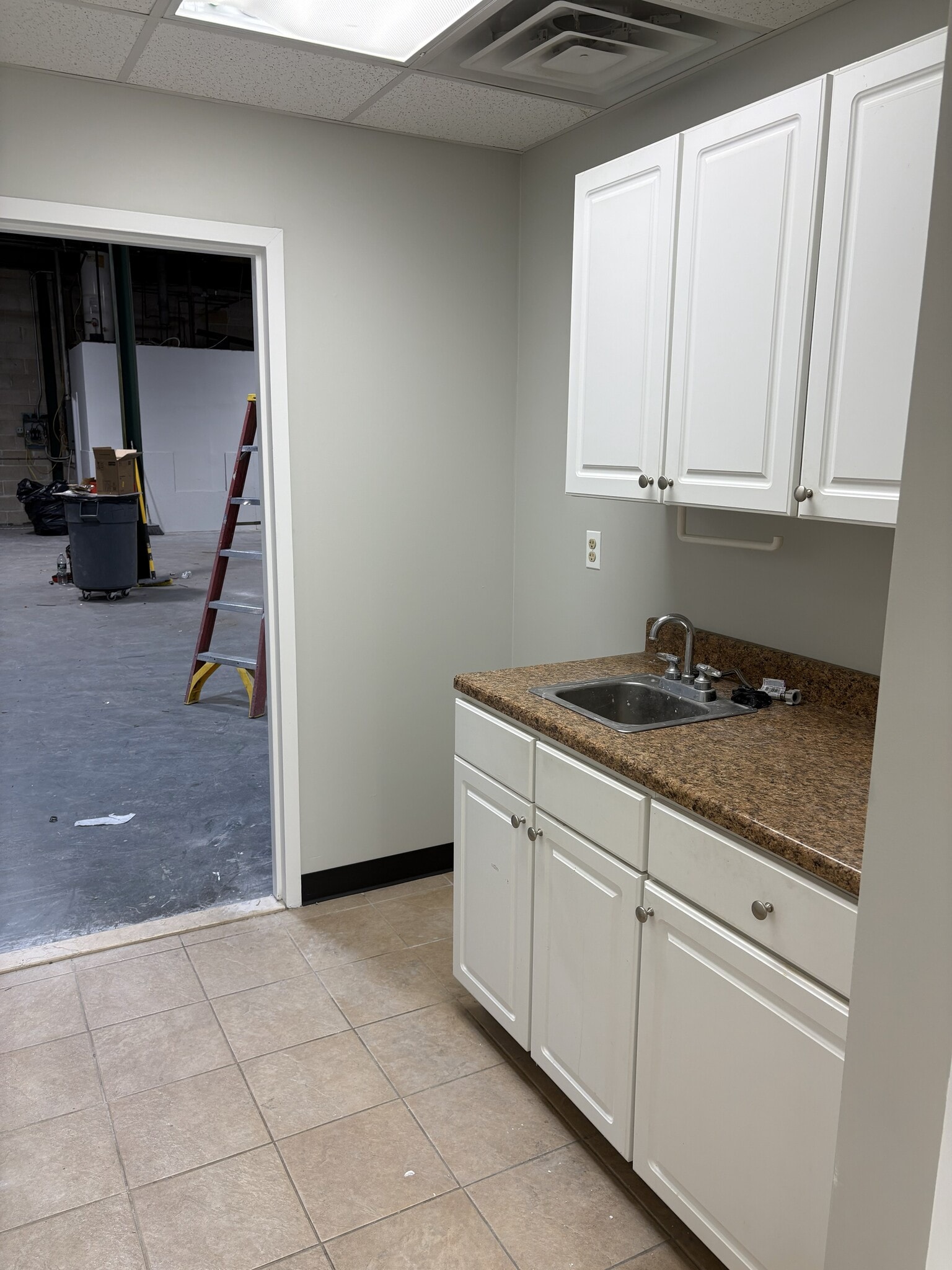 170-176 Central Ave, Farmingdale, NY à louer Photo intérieure– Image 1 sur 4