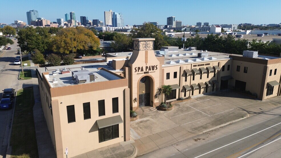 251 Carroll St, Fort Worth, TX à vendre - Photo de l’immeuble – Image 2 sur 16