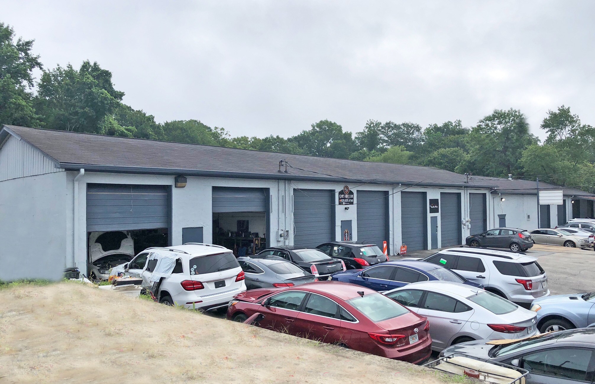 Industrial + Retail/Industrial portefeuille de 2 biens à vendre sur LoopNet.fr Photo principale– Image 1 sur 6