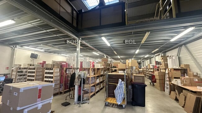 Plus de détails pour Local d’activités à vendre