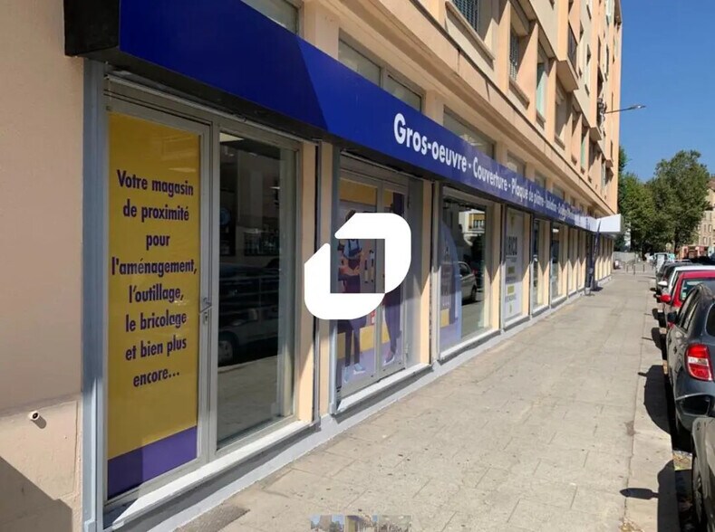 Local commercial dans Grenoble à louer - Photo de l’immeuble – Image 2 sur 3