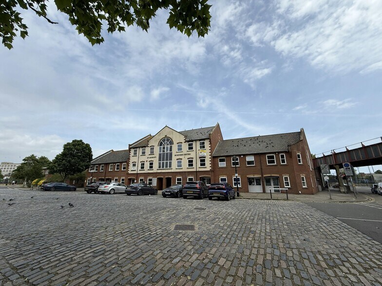 St Georges Sq, Portsmouth à louer - Photo de l’immeuble – Image 3 sur 30