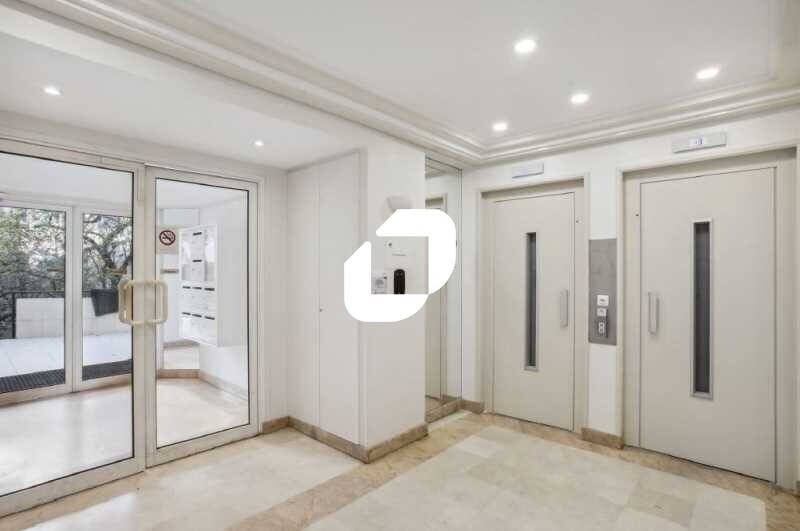 171 Ter Avenue Charles De Gaulle, Neuilly-sur-Seine à louer - Hall d’entrée – Image 3 sur 6