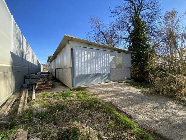 Industriel/Logistique dans La Roquette-sur-Siagne à louer - Photo de l’immeuble – Image 1 sur 6