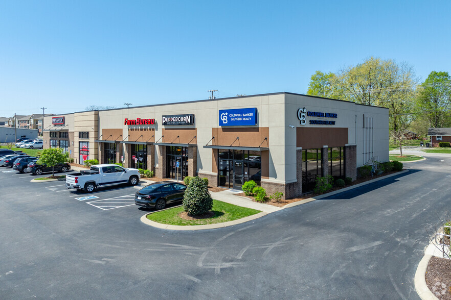 2563 Nashville Hwy, Columbia, TN à louer - Photo de l’immeuble – Image 1 sur 8