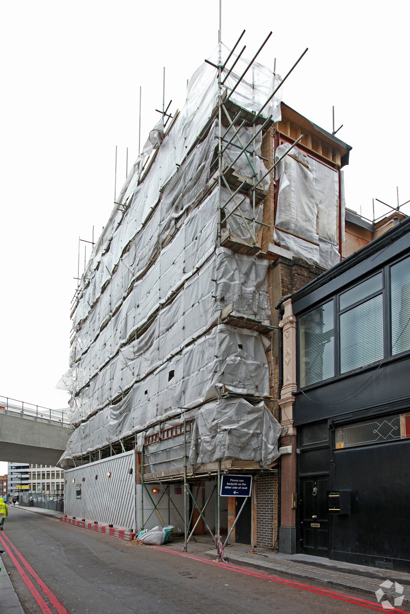 Holywell Ln, Londres à louer Photo de l’immeuble– Image 1 sur 8