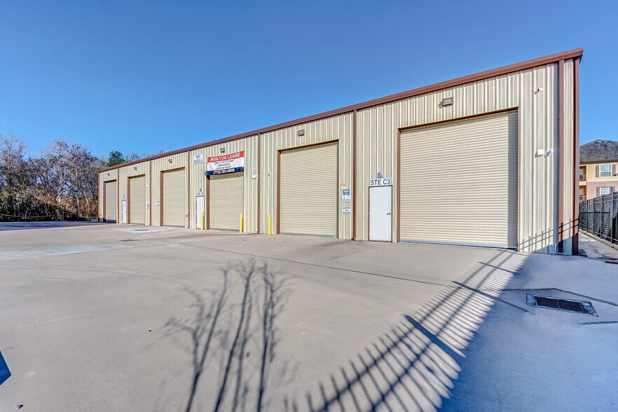 1631 Highway 6 S, Houston, TX à louer - Photo de l’immeuble – Image 3 sur 52