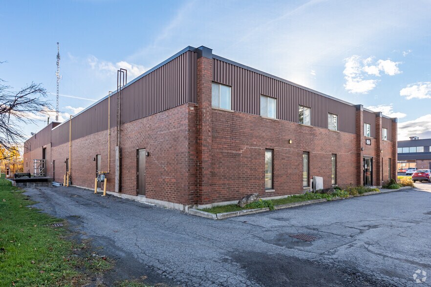 199 Colonnade Rd, Nepean, ON à louer - Photo de l’immeuble – Image 2 sur 3