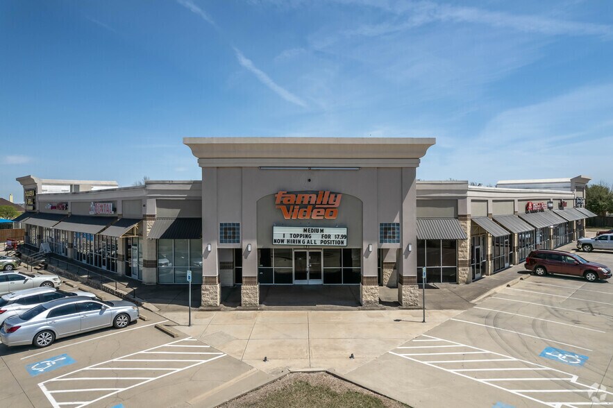 8021 Matlock Rd, Arlington, TX à louer - Photo de l’immeuble – Image 2 sur 11