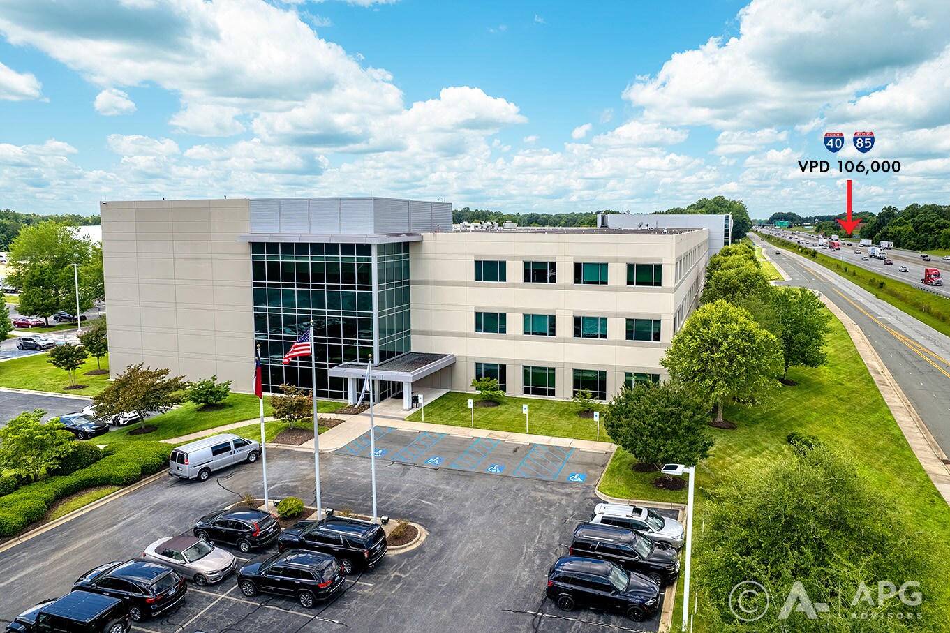 5450 Millstream Rd, Mcleansville, NC à louer Photo de l’immeuble– Image 1 sur 20