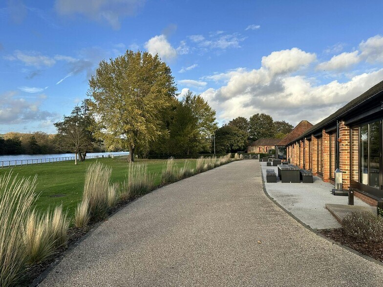 The Boathouse, Riverside Barns, Remenham Lane, Shiplake à louer - Photo de l’immeuble – Image 3 sur 6