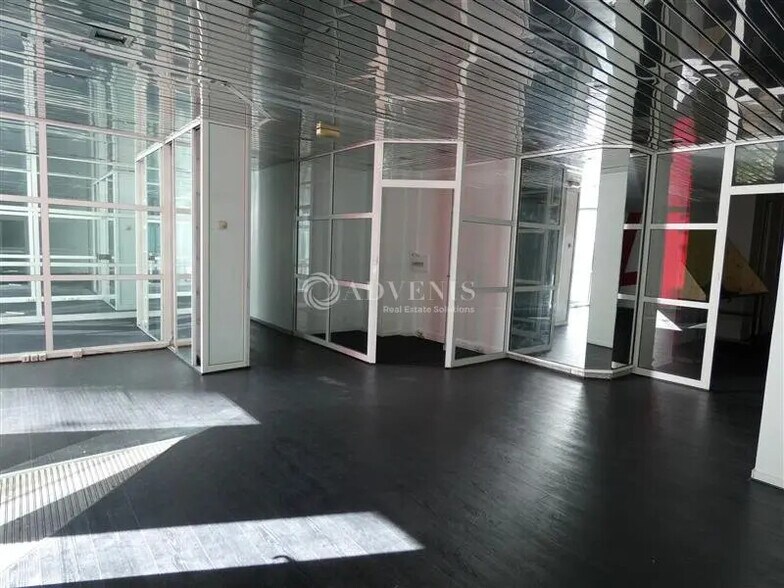 Bureau dans Suresnes à louer - Photo de l’immeuble – Image 2 sur 9