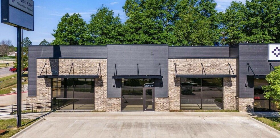 2069 N Crossover Rd, Fayetteville, AR à louer - Photo de l’immeuble – Image 1 sur 1