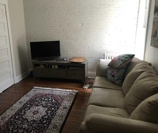 Plus de détails pour 497 Bloor St W, Toronto, ON - Local commercial à louer