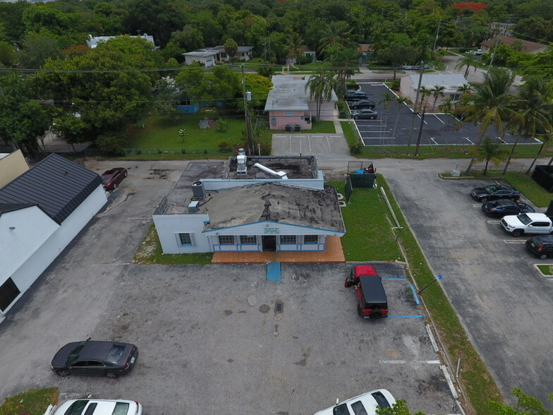 975 NE 125th St, North Miami, FL à louer - Photo principale – Image 1 sur 7