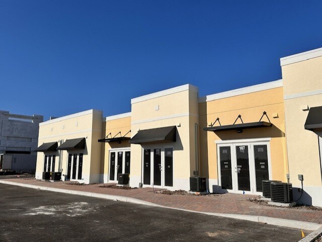 11950 SW Tom Mackie Blvd, Port Saint Lucie, FL à louer - Photo de l’immeuble – Image 1 sur 5