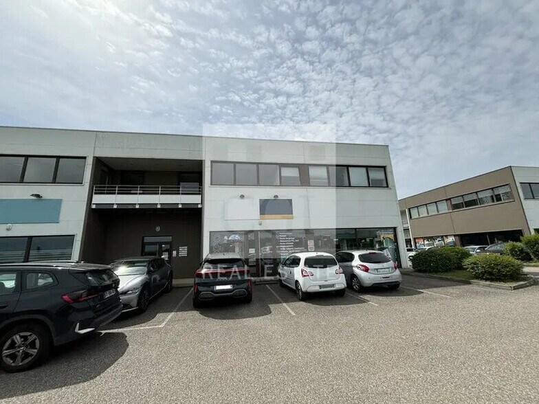 470 Route Du Tilleul, Cailloux-sur-Fontaines à louer - Photo de l’immeuble – Image 1 sur 10