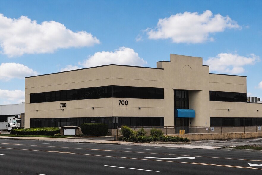 700 Stewart Ave, Garden City, NY à louer - Photo de l’immeuble – Image 1 sur 1