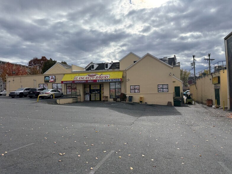 Oley St. Retail Center portefeuille de 3 biens à vendre sur LoopNet.fr - Photo de l’immeuble – Image 3 sur 7
