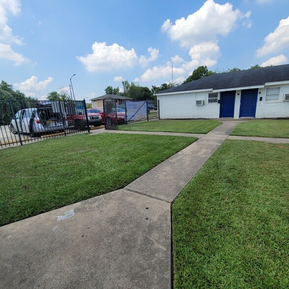 4201-4203 Phlox St, Houston, TX à vendre - Photo de l’immeuble – Image 3 sur 39