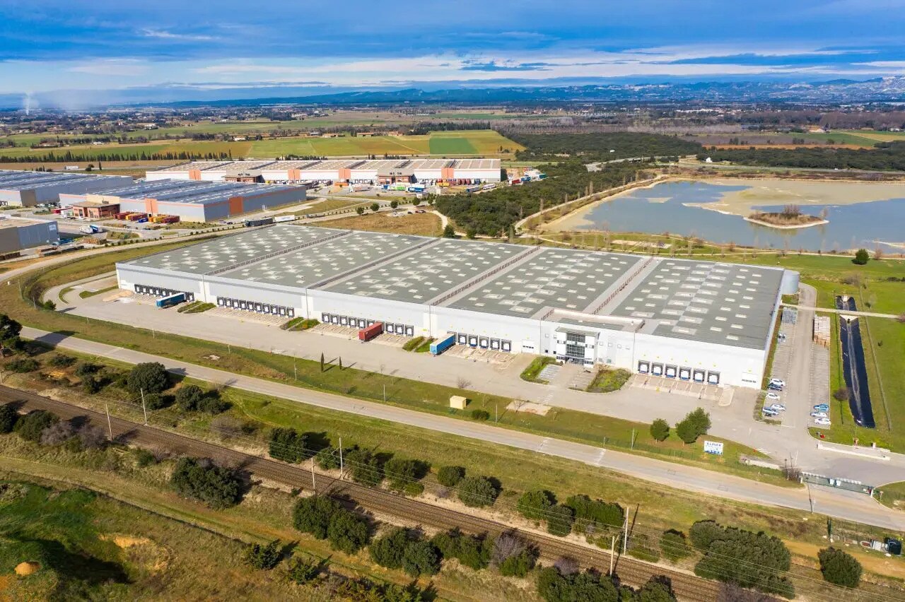 Industriel/Logistique dans Saint-Martin-de-Crau à louer Photo principale– Image 1 sur 19