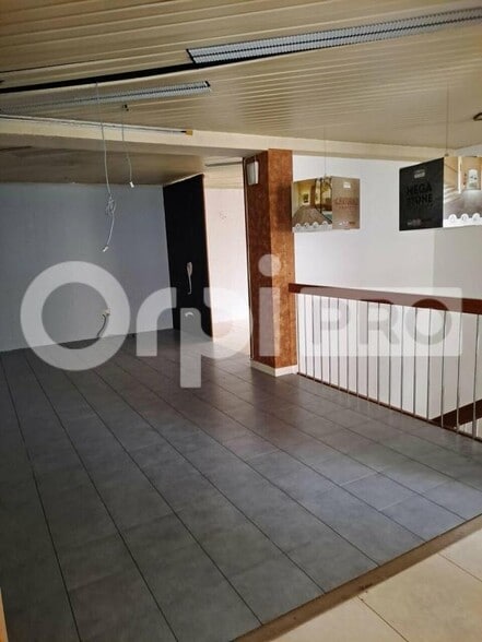 Local commercial dans Châlons-en-Champagne à vendre - Photo intérieure – Image 1 sur 6