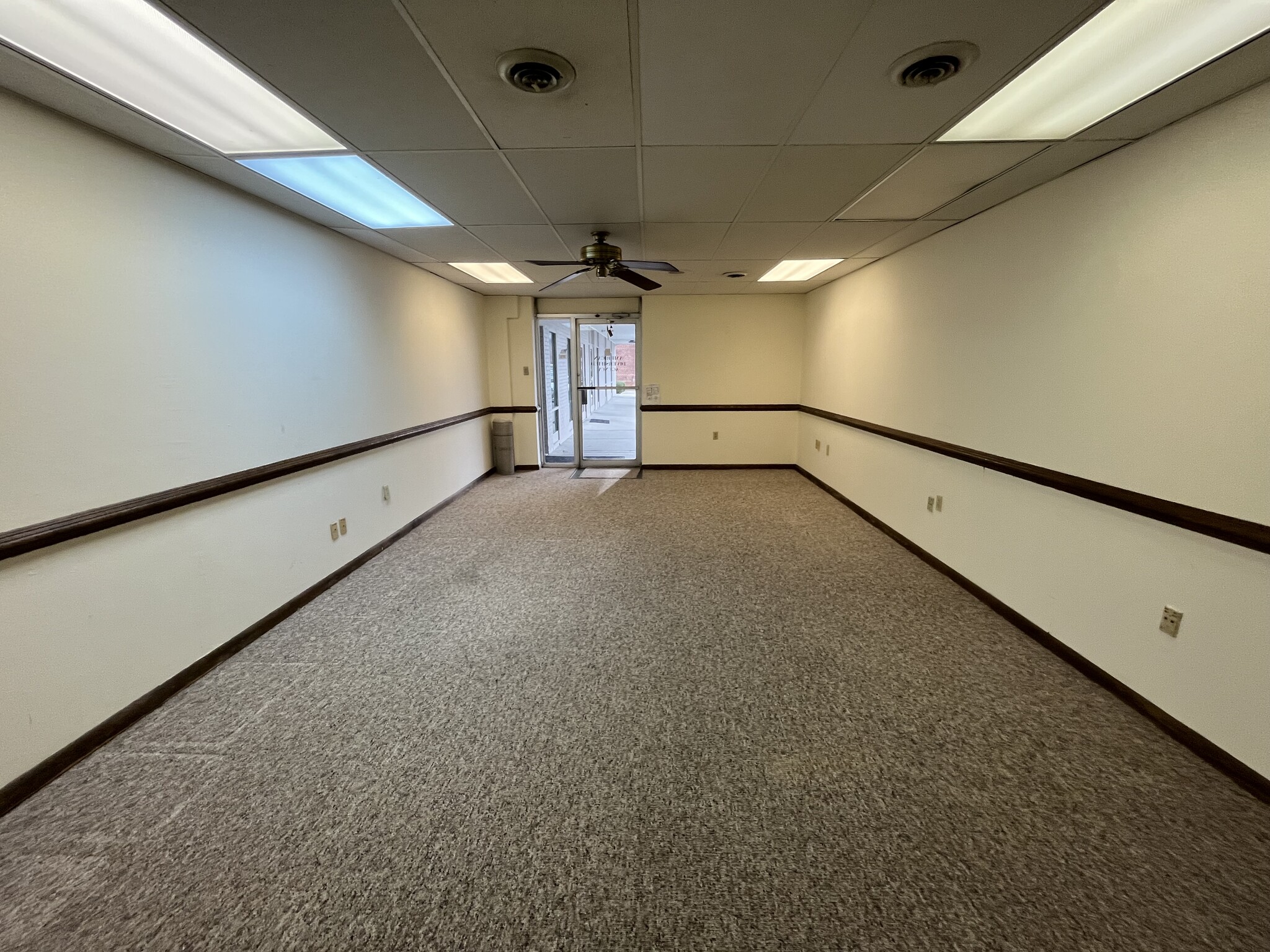 12284 Warwick Blvd, Newport News, VA à louer Hall d’entrée– Image 1 sur 6