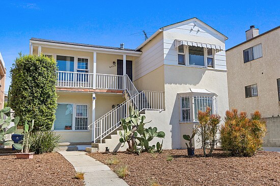 8521 Saturn St, Los Angeles, CA à vendre - Photo de l’immeuble – Image 1 sur 12