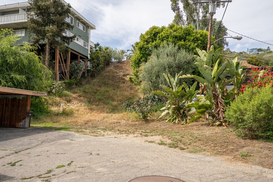 837 Park Ave, Laguna Beach, CA à vendre - Photo de l’immeuble – Image 2 sur 2