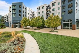 4863 Willow Rd, Pleasanton, CA à louer Photo de l’immeuble– Image 2 sur 3