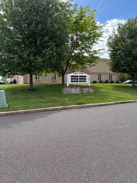 388 Nina Way, Warminster, PA à louer - Photo de l’immeuble – Image 2 sur 4