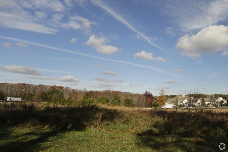 12235 IronBridge Rd, Chester, VA à vendre - Photo de l’immeuble – Image 2 sur 3