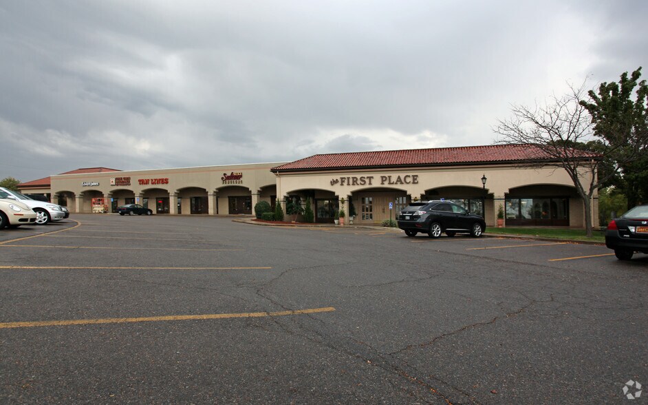 2929 N Rock Rd, Wichita, KS à louer - Photo de l’immeuble – Image 2 sur 7