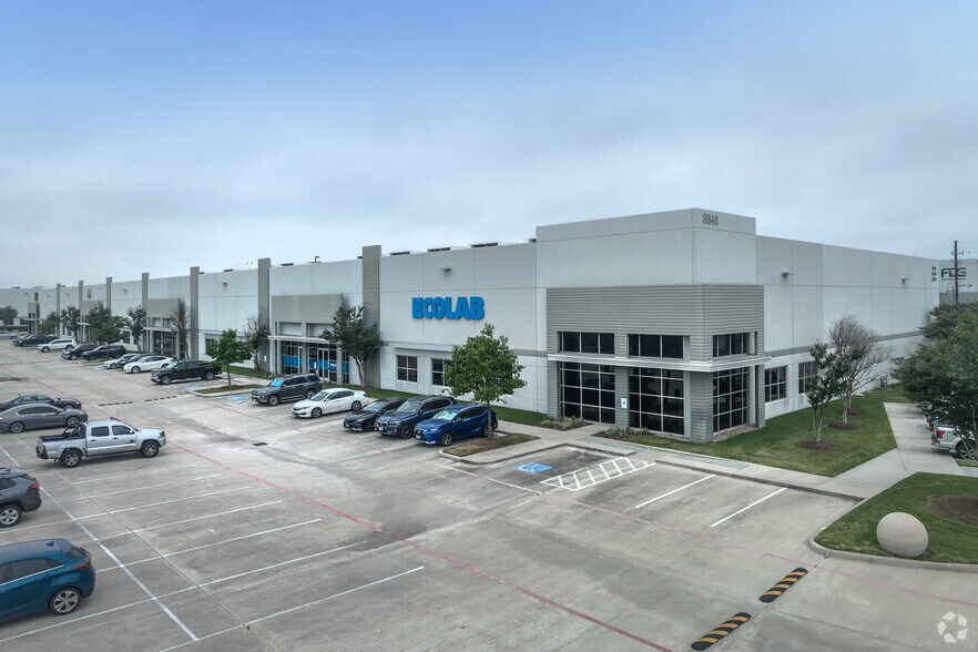 8846 N Sam Houston Pky W, Houston, TX à louer - Photo de l’immeuble – Image 2 sur 5