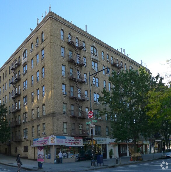 229-235 Dyckman St, New York, NY à louer - Photo de l’immeuble – Image 2 sur 2