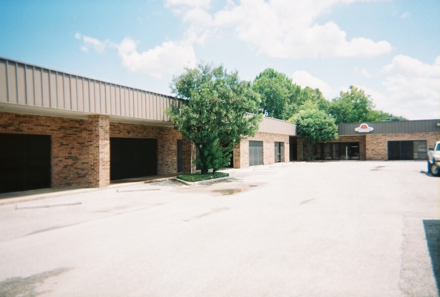 1208-1218 FM 78, Schertz, TX à louer - Photo de l’immeuble – Image 2 sur 6