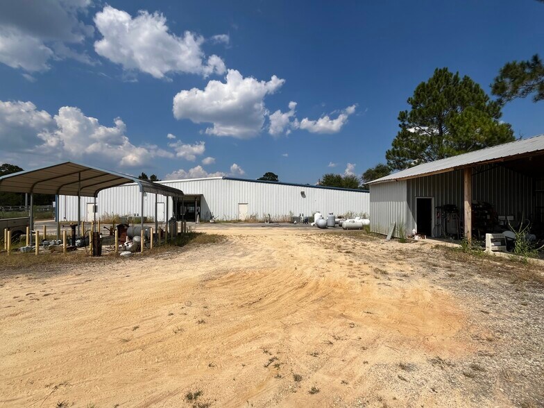 106 Industrial Dr, Bonifay, FL à vendre - Photo de l’immeuble – Image 3 sur 11
