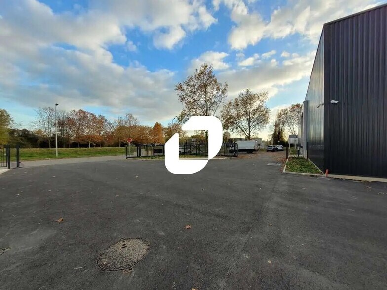 Local d’activités dans Bondoufle à louer - Photo de l’immeuble – Image 3 sur 14