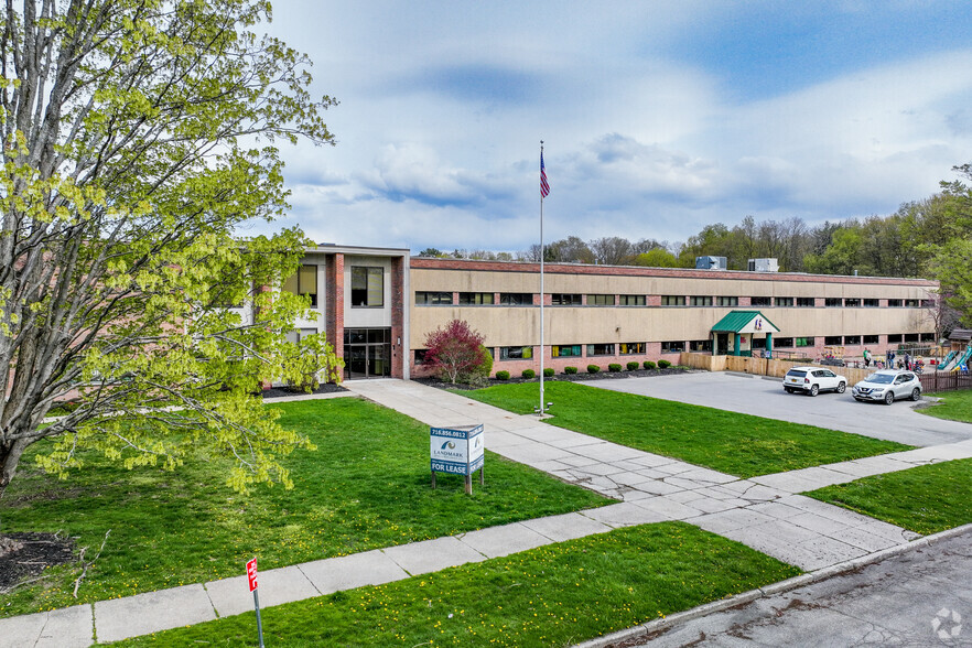 300 Gleed Ave, East Aurora, NY à louer - Photo de l’immeuble – Image 1 sur 11