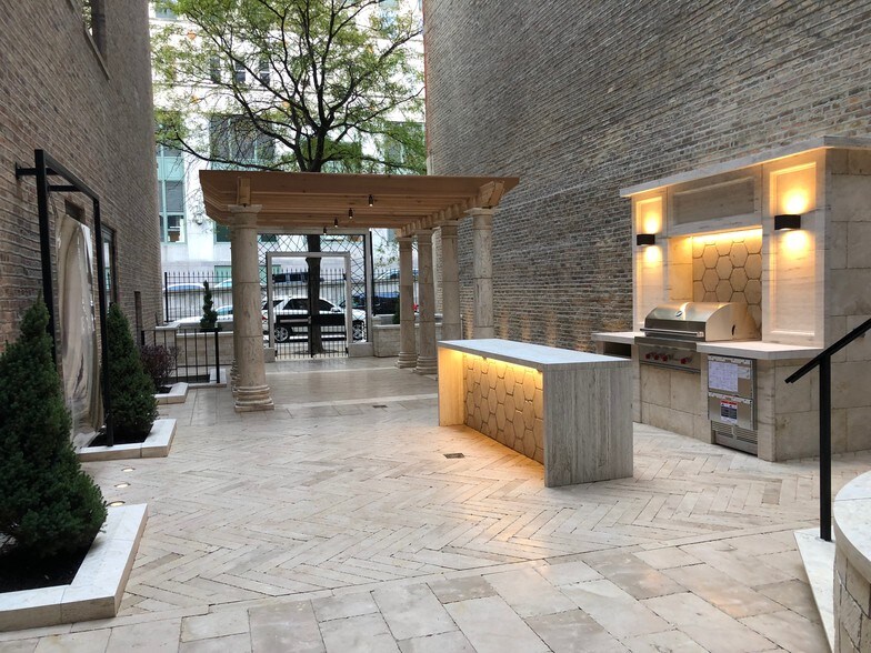 212 W Kinzie St, Chicago, IL à louer - Hall d’entrée – Image 2 sur 10