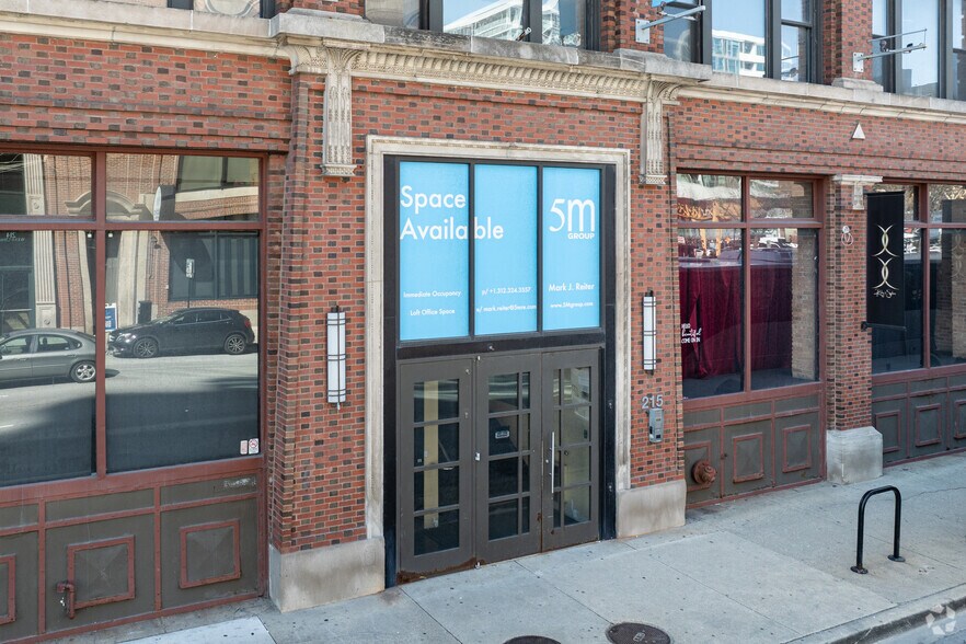 215 W Ohio St, Chicago, IL à louer - Photo de l’immeuble – Image 2 sur 18