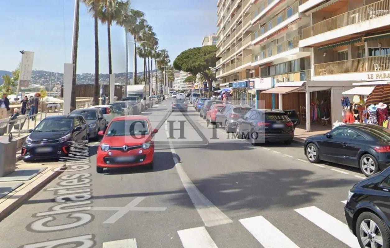 Local commercial dans Antibes à louer Photo de l’immeuble– Image 1 sur 2