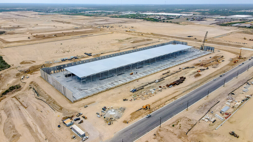 971 Mercury Mine Rd., Laredo, TX à louer - Photo de l’immeuble – Image 3 sur 10