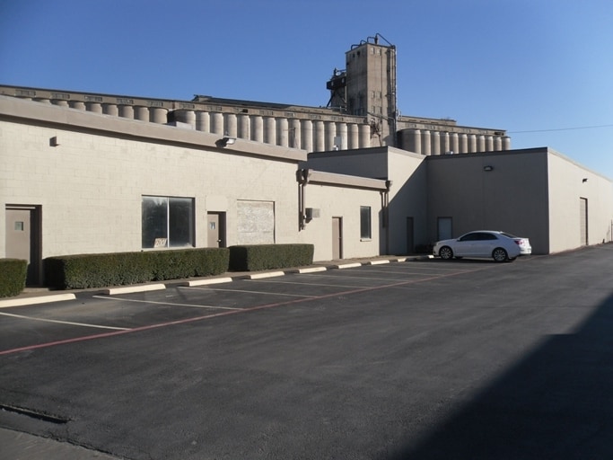 301 W Arlington Ave, Fort Worth, TX à vendre - Photo principale – Image 1 sur 17