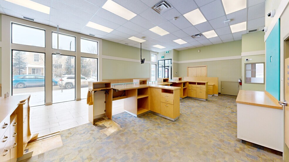 10303 107th Ave NW, Edmonton, AB à louer - Numérisation 3D Matterport – Image 2 sur 18