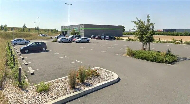 Local d'activités dans Châteaubernard à vendre - Photo de l’immeuble – Image 3 sur 5