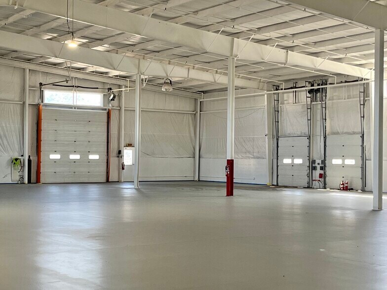 111 Industrial Drive, Cromwell, IN à vendre - Photo de l’immeuble – Image 2 sur 6