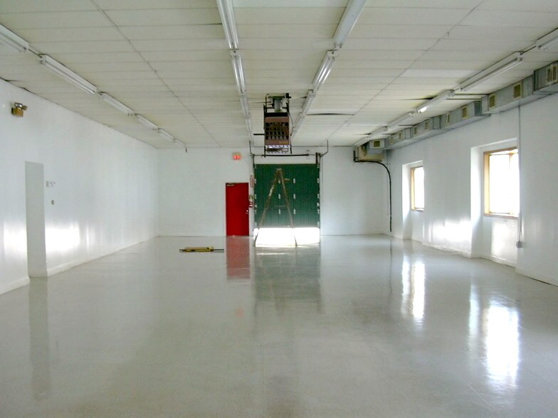 335 New Rd, South Brunswick, NJ à louer - Hall d’entrée – Image 3 sur 23